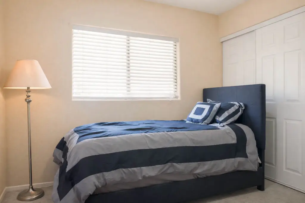 Bedroom with full bed and closet at Arminta House, Winnetka