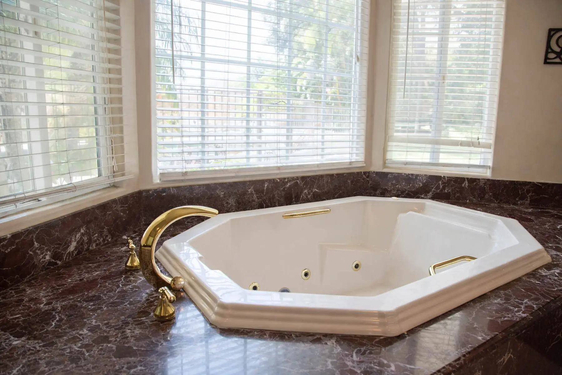 steps-in-the-right-direction-aura-sober-living-northridge-01